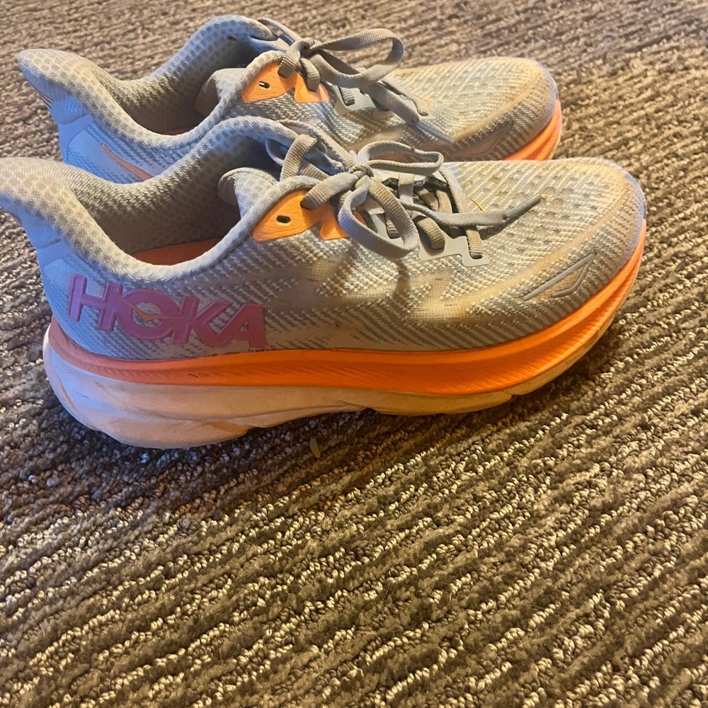 Hokas